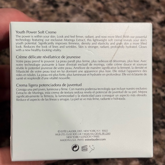 Estee Lauder Revitalizing Supreme+ Youth Power Soft Creme - Cream - Picture 2 of 5